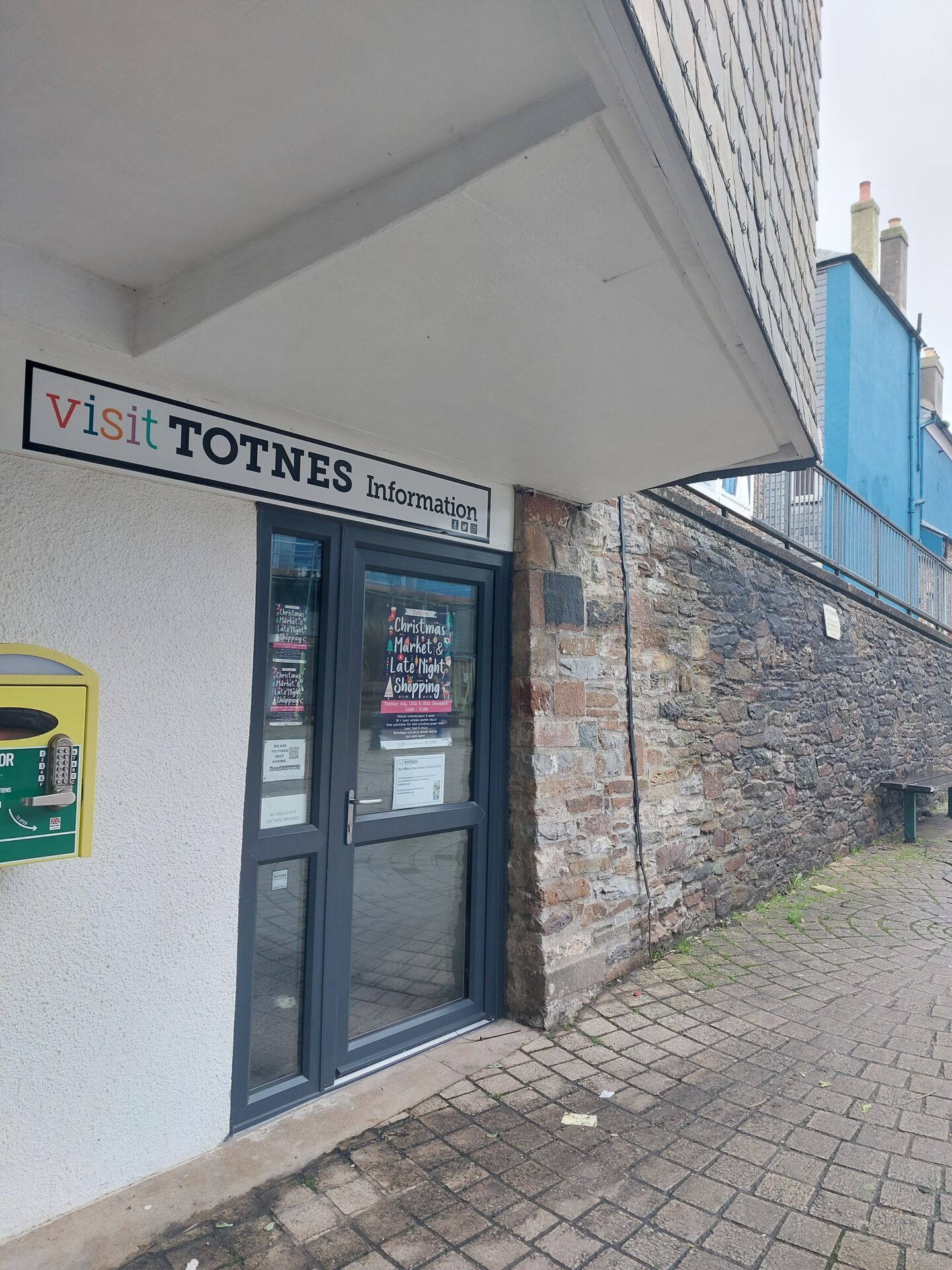 totnes tourist information office